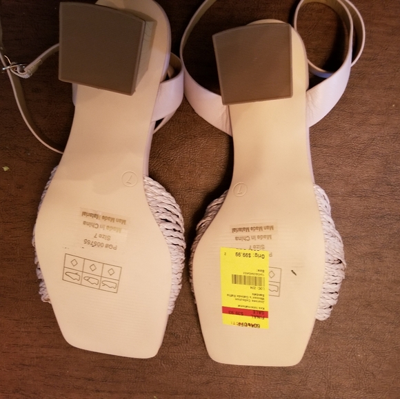 NWT Journee off white Galinda sandals size 7. Beautiful! - Picture 3 of 10